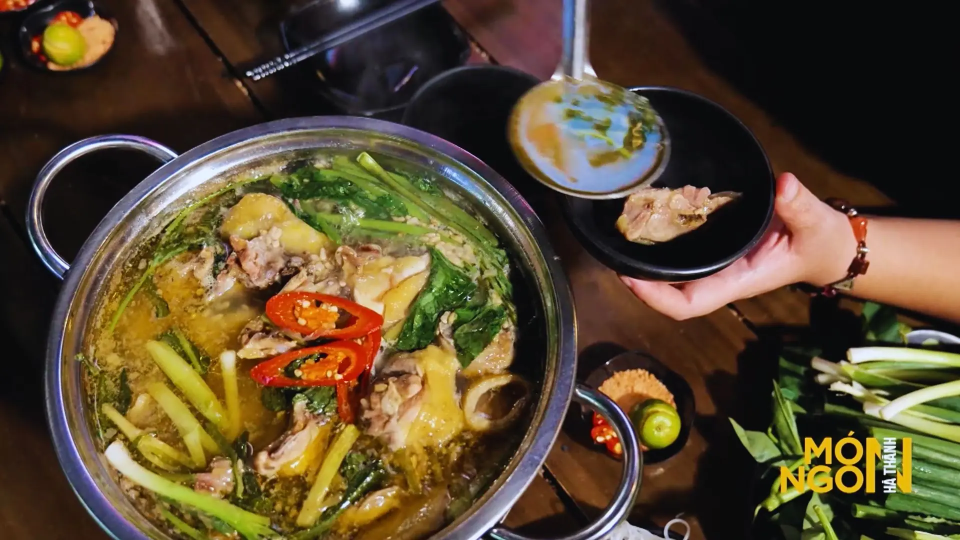 Lẩu gà bỗng rượu 